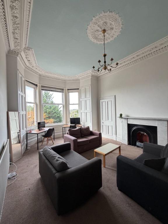 Apartment in Edinburgh - More