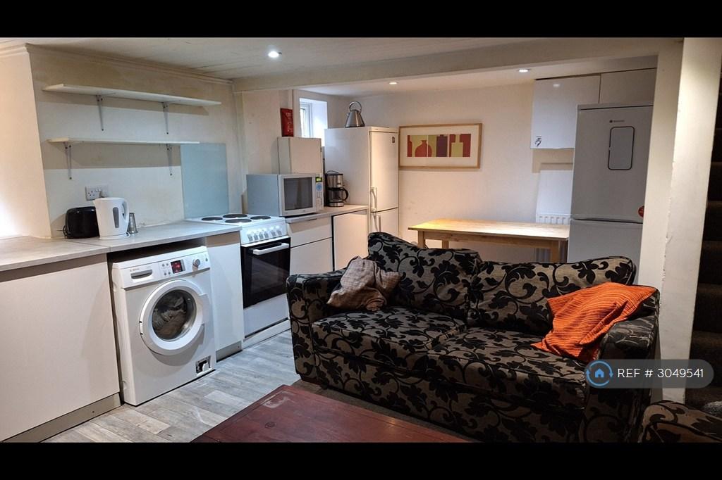 House in Leeds - View 2