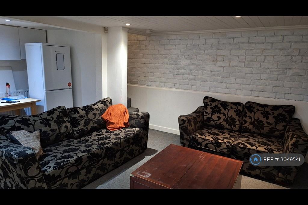 House in Leeds - View 4