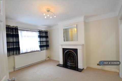 3 bedroom semi-detached house to rent, Parkfield Crescent, Ruislip, HA4