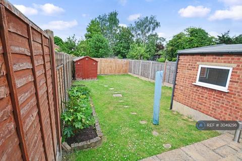 3 bedroom semi-detached house to rent, Parkfield Crescent, Ruislip, HA4