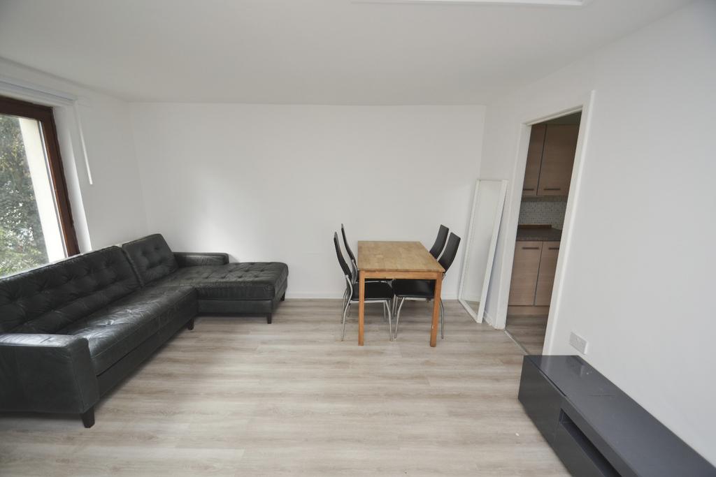 Apartment in Glasgow - View 3