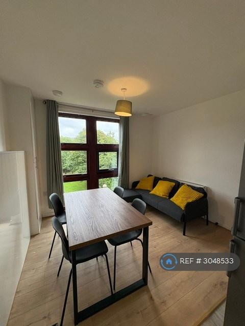 Apartment in Glasgow - View 3