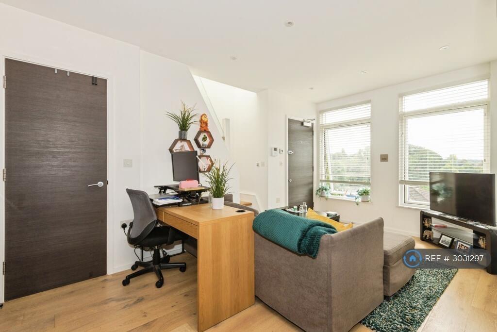 Apartment in London - More