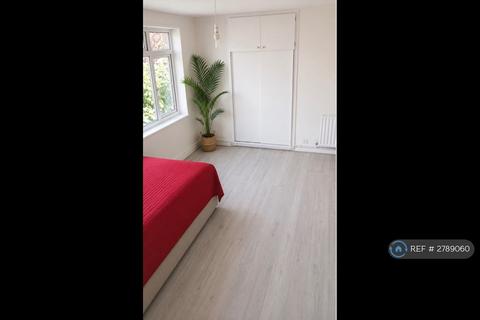 1 bedroom in a house share to rent, Rowantree Road, Winchmorehill, N21