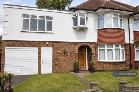 1 bedroom in a house share to rent, Rowantree Road, Winchmorehill, N21