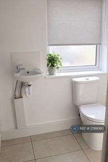 1 bedroom in a house share to rent, Rowantree Road, Winchmorehill, N21