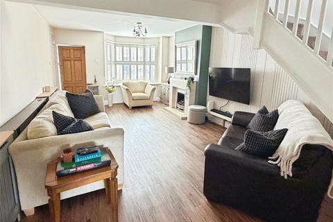 3 bedroom end of terrace house for sale, Albert Street, Warley, Brentwood, Essex, CM14