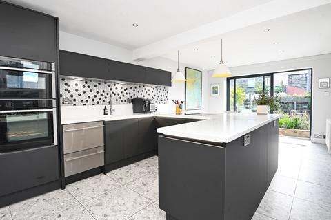 5 bedroom end of terrace house for sale, Franklin Road, Harrogate, HG1