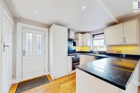 3 bedroom semi-detached house for sale, Newlands View, Northowram, Halifax