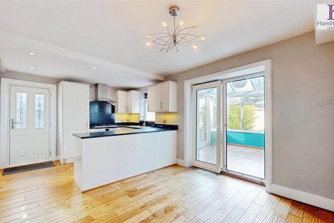 3 bedroom semi-detached house for sale, Newlands View, Northowram, Halifax