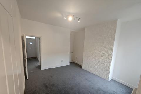 2 bedroom detached house to rent, Quilter Grove Blackley Manchester