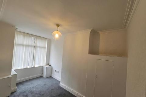 2 bedroom detached house to rent, Quilter Grove Blackley Manchester