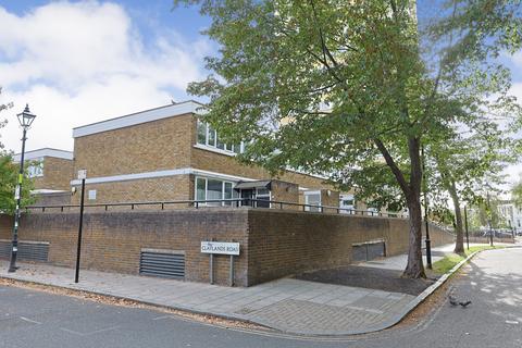 3 bedroom end of terrace house for sale, Meadow Road, London, SW8