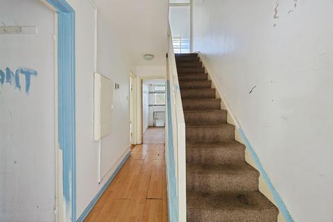 3 bedroom end of terrace house for sale, Meadow Road, London, SW8