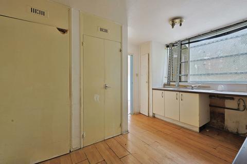 3 bedroom end of terrace house for sale, Meadow Road, London, SW8