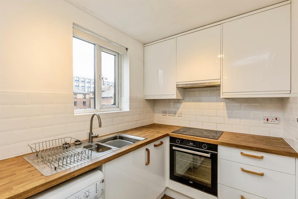 Apartment in Bristol - View 3