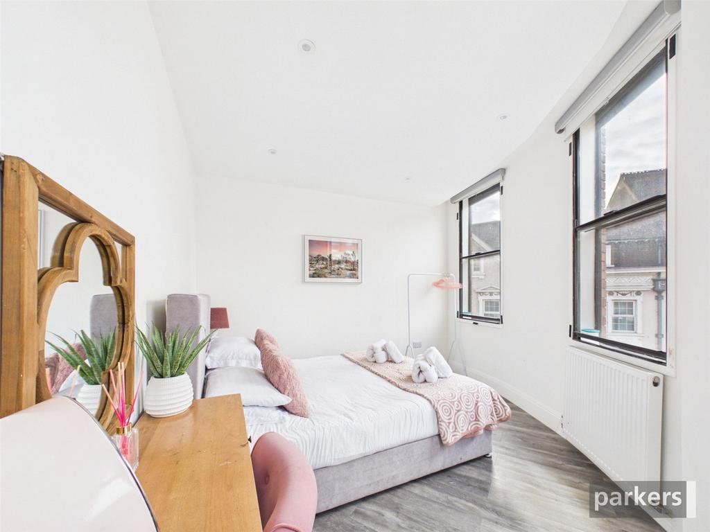 Apartment in Berkshire - View 3