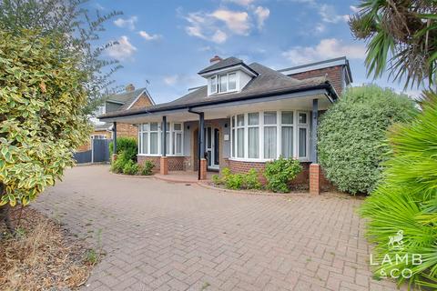 5 bedroom detached bungalow for sale, Haven Avenue, Clacton-On-Sea CO15