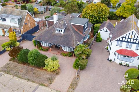 5 bedroom detached bungalow for sale, Haven Avenue, Clacton-On-Sea CO15