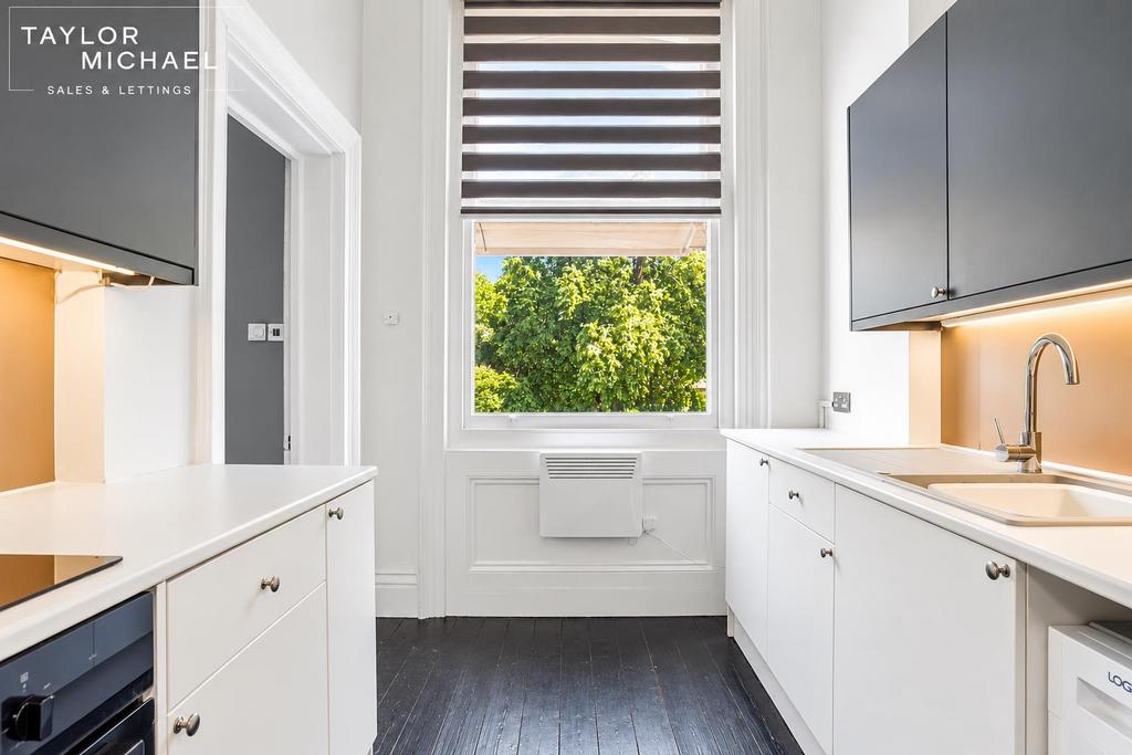 Apartment in Hove, Brighton and Hove - View 2