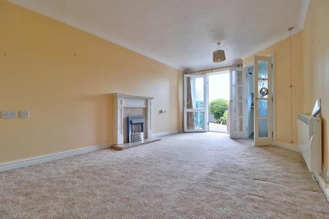 1 bedroom flat for sale, Strand Court, Bideford