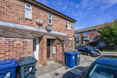 1 bedroom flat to rent, Nimrod Close, UB5, Hayes and Harlington, Northolt, UB5