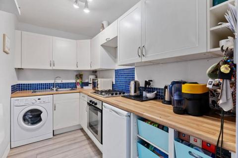 1 bedroom apartment for sale, Lion Mead, Haslemere, Surrey, GU27 1LF