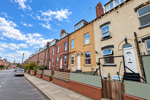 4 bedroom terraced house to rent, Beechwood Terrace, Leeds, LS4 2NG