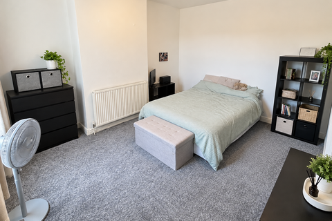 4 bedroom terraced house to rent, Beechwood Terrace, Leeds, LS4 2NG