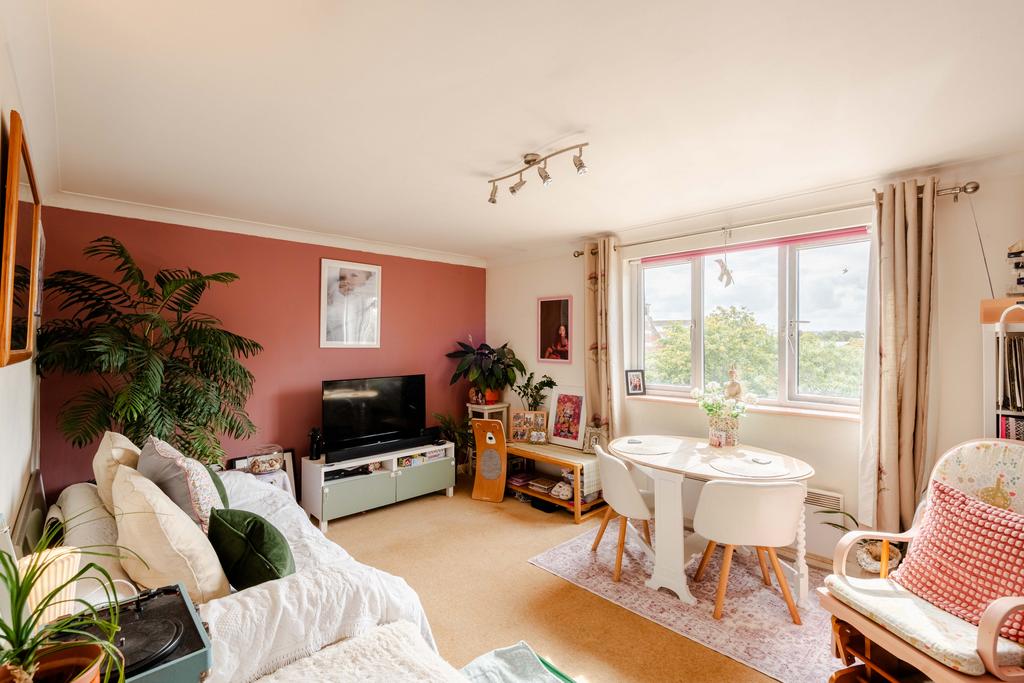 Apartment in Bristol - View 3