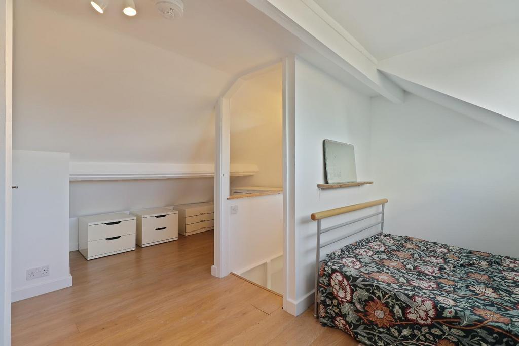 House in Sheffield, Broomhill - More