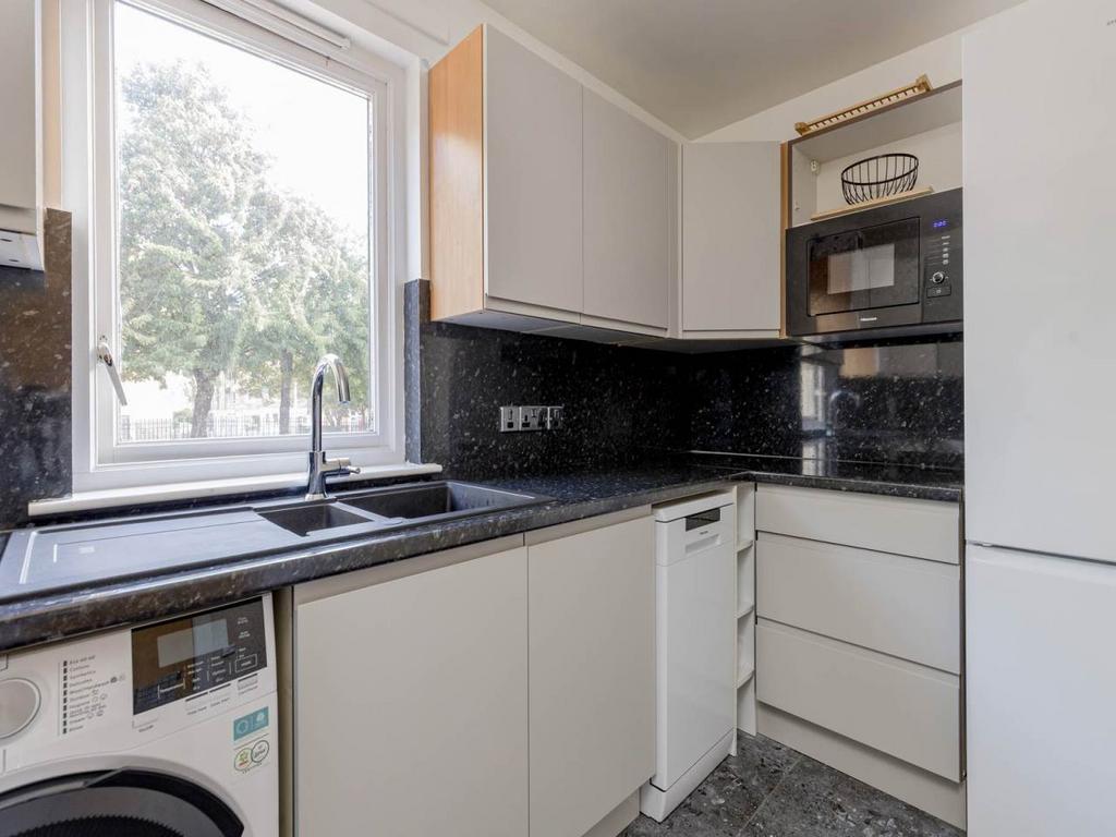 Apartment in Edinburgh - View 5