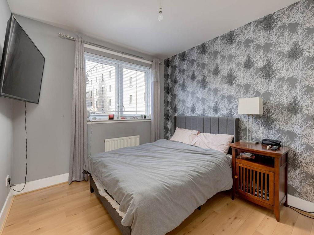 Apartment in Edinburgh - More