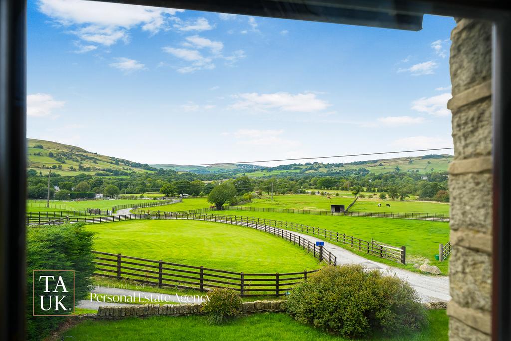 House in High Peak, Chapel-en-le-Frith - View 3