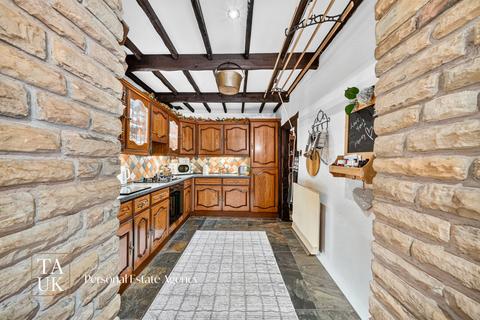 4 bedroom farm house for sale, Combs Road, High Peak, SK23