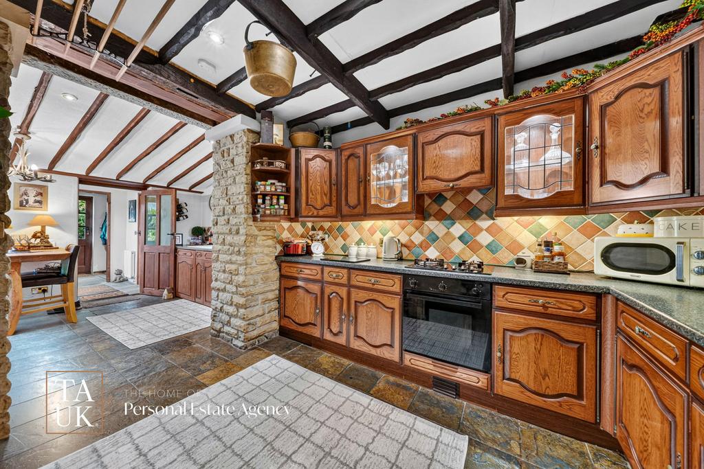 House in High Peak, Chapel-en-le-Frith - More