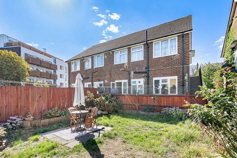 2 bedroom maisonette for sale, Lawrence Road, London, SE25