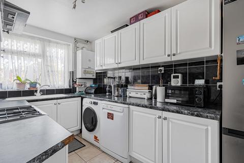 2 bedroom maisonette for sale, Lawrence Road, London, SE25