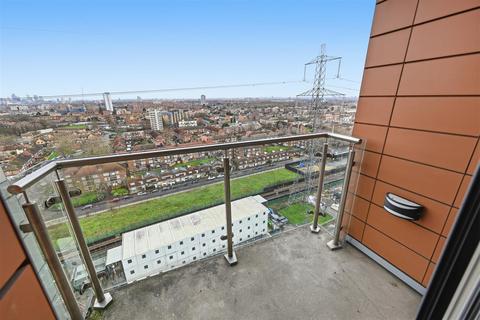 2 bedroom apartment for sale, The Oxygen Apartments, Royal Victoria Dock