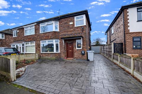 3 bedroom semi-detached house to rent, Bradfield Road, Urmston, M41