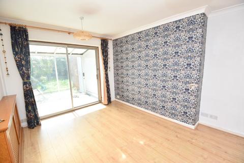 3 bedroom semi-detached house to rent, Bradfield Road, Urmston, M41