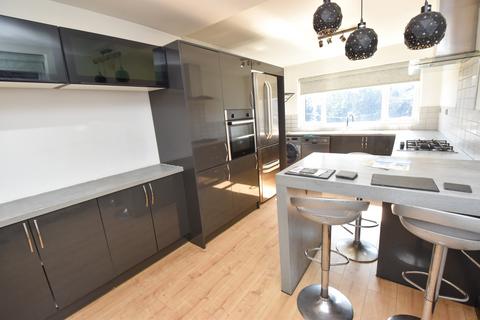 3 bedroom semi-detached house to rent, Bradfield Road, Urmston, M41