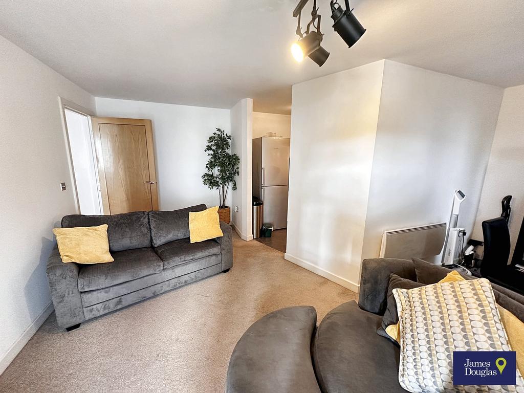 Apartment in Cardiff Bay - View 4