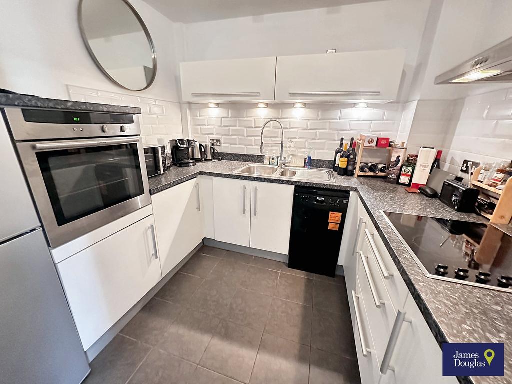 Apartment in Cardiff Bay - More