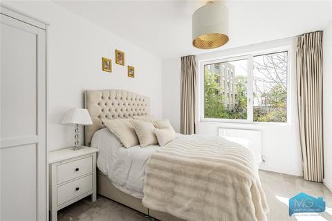3 bedroom apartment for sale, Medawar Drive, London, NW7