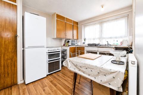 3 bedroom flat for sale, Lawrence Avenue, Manor Park, London, E12