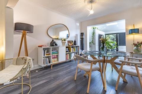 4 bedroom end of terrace house for sale, Snakes Lane East, Woodford, IG8