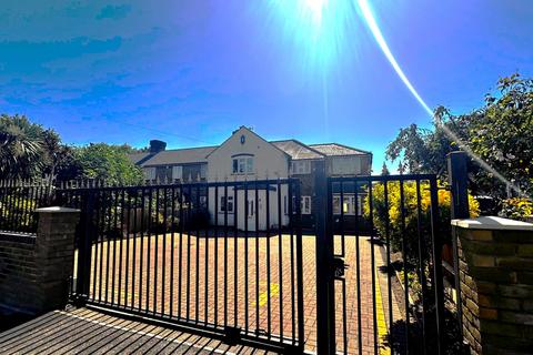 6 bedroom end of terrace house for sale, Muirfield, W3