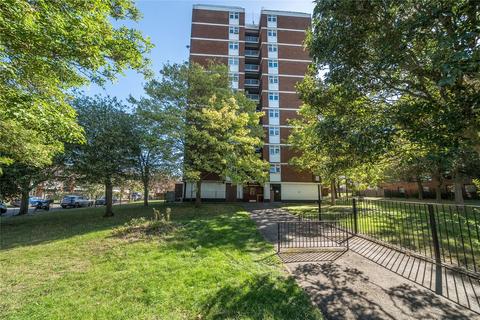 2 bedroom flat for sale, Grove Park Road, London